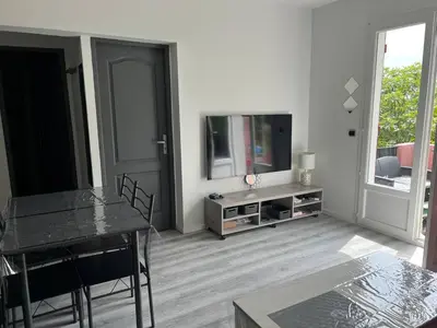 Télévision ou salle de divertissement dans l'établissement Le petit mauricia
