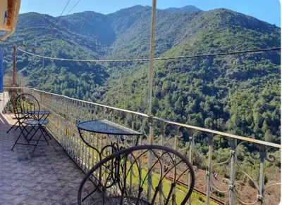 Vue générale sur la montagne ou vue sur la montagne depuis l'appartement