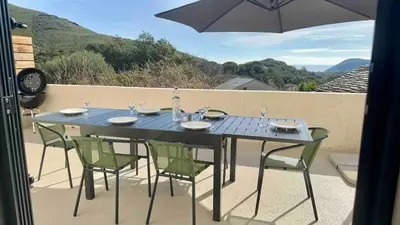 Vue générale sur la montagne ou vue sur la montagne depuis la maison de vacances
