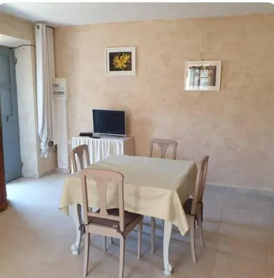 Télévision ou salle de divertissement dans l'établissement Appartement Saltare Rivière & maquis