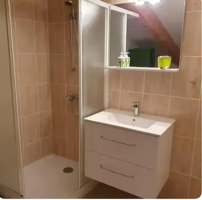 Salle de bains dans l'établissement Appartement Paglia Orba Rivière & maquis