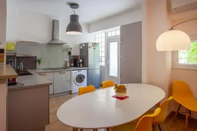 Cuisine ou kitchenette dans l'établissement Grand-appartement-centre-Bastia