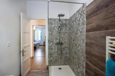 Salle de bains dans l'établissement Grand-appartement-centre-Bastia