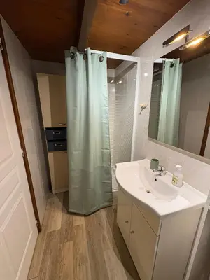 Salle de bains dans l'établissement Ideal location triplex centre-ville Bastia