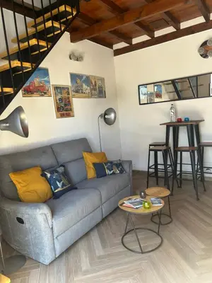 Coin salon dans l'établissement Ideal location triplex centre-ville Bastia