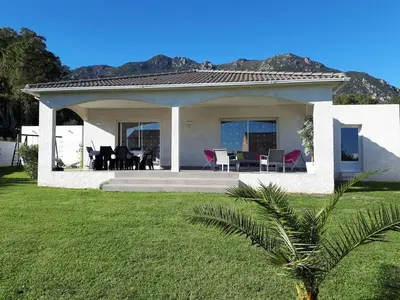 Vue générale sur la montagne ou vue sur la montagne depuis la villa