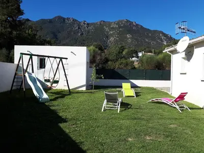 Vue générale sur la montagne ou vue sur la montagne depuis la villa