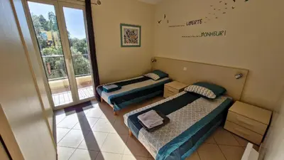 Un ou plusieurs lits dans un hébergement de l'établissement Duplex 4-6 p, Terrasses, Piscine, climatisé, Lozari, Corse
