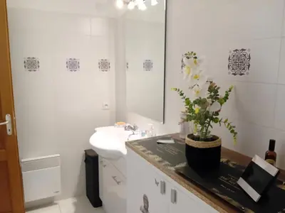 Salle de bains dans l'établissement Villa de luxe en bord de mer Résidence Torra Mare a Prunete