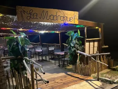 Restaurant ou autre lieu de restauration dans l'établissement Villa de luxe en bord de mer Résidence Torra Mare a Prunete