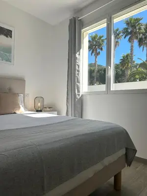 Un ou plusieurs lits dans un hébergement de l'établissement Villa neuve avec piscine 3 chambres 140 m2