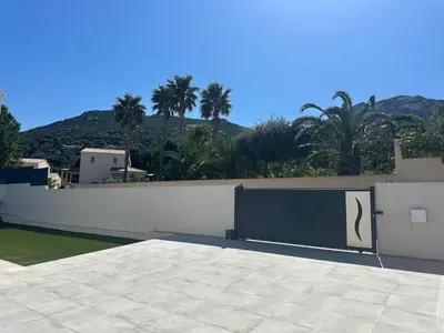 Vue générale sur la montagne ou vue sur la montagne depuis la villa