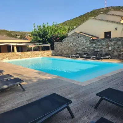 Studio avec piscine