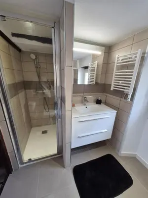 Salle de bains dans l'établissement Bel appartement vue mer a Porticciolo