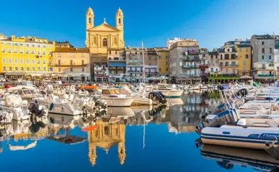 Vue générale sur Bastia ou vue de la ville depuis l'appartement
