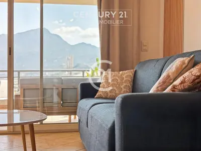 Vue générale sur la montagne ou vue sur la montagne depuis l'appartement