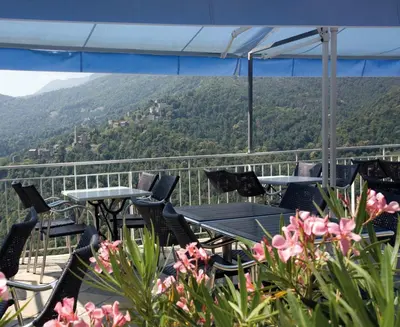 Vue générale sur la montagne ou vue sur la montagne depuis l'hôtel