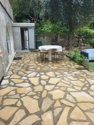 Terrasse ou espace extérieur de l'établissement Appartement calme, authentique et spacieux au pied du GR20