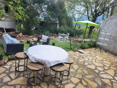 Jardin de l'établissement Appartement calme, authentique et spacieux au pied du GR20