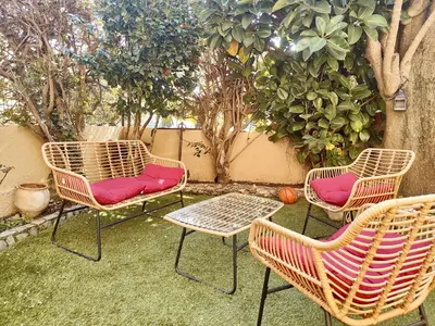 Jardin de l'établissement Appartement F4 avec jardin à deux pas de la mer