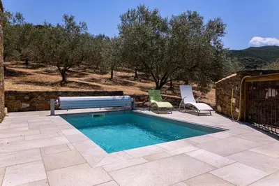 Piscine de l'établissement Domaine de Campu ou située à proximité