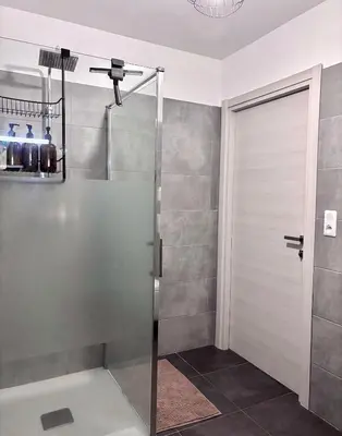 Salle de bains dans l'établissement Charmant t2 avec terrasse
