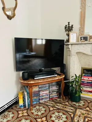 Télévision ou salle de divertissement dans l'établissement Chez Marion