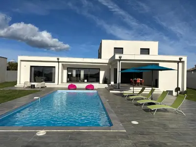 Piscine de l'établissement Spacieuse villa standing de 220m2 ou située à proximité