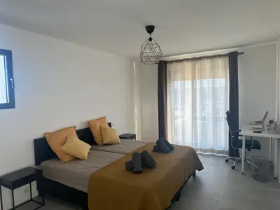 Un ou plusieurs lits dans un hébergement de l'établissement Spacieuse villa standing de 220m2