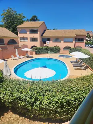 Piscine de l'établissement linguizzetta , les marines de bravone ou située à proximité