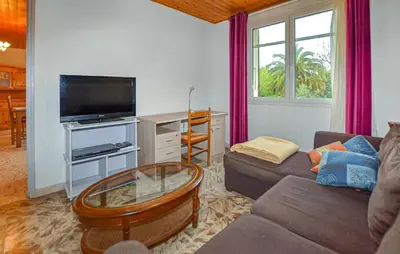 Télévision ou salle de divertissement dans l'établissement Villa Plage À Pieds