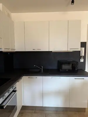 Cuisine ou kitchenette dans l'établissement T2 Le Clos des Oliviers