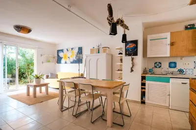 Cuisine ou kitchenette dans l'établissement Villa ALOHA pool-beach 500m