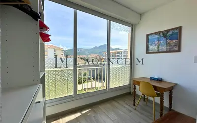 Vue générale sur la montagne ou vue sur la montagne depuis l'appartement