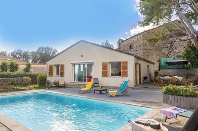 Piscine de l'établissement Villa ODETTE ou située à proximité