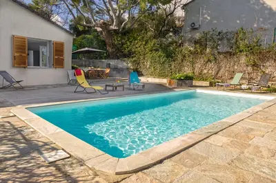 Piscine de l'établissement Villa ODETTE ou située à proximité