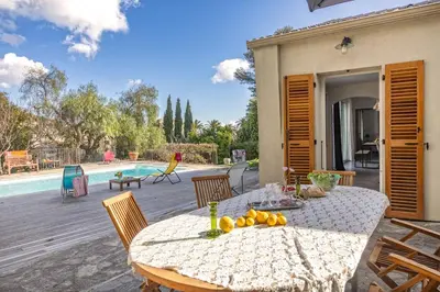 Piscine de l'établissement Villa ODETTE ou située à proximité