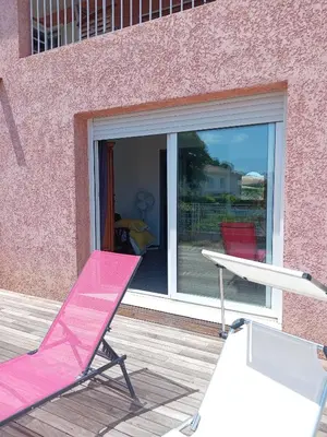 Plan de l'établissement Haute-Corse Bas de villa , 2 chambres de 70 m2 , vue mer , jardin et terrasse