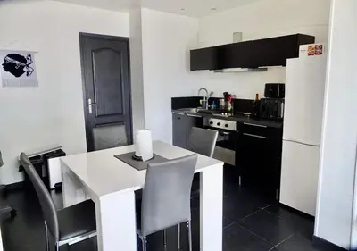 Cuisine ou kitchenette dans l'établissement Cap Corse, face à la mer et port paisible