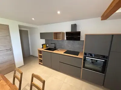 Cuisine ou kitchenette dans l'établissement LA MARANA - 1 minute des plages - Proche BASTIA AEROPORT - T2 entièrement neuf avec cuisine équipée