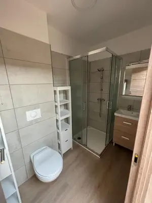 Salle de bains dans l'établissement LA MARANA - 1 minute des plages - Proche BASTIA AEROPORT - T2 entièrement neuf avec cuisine équipée