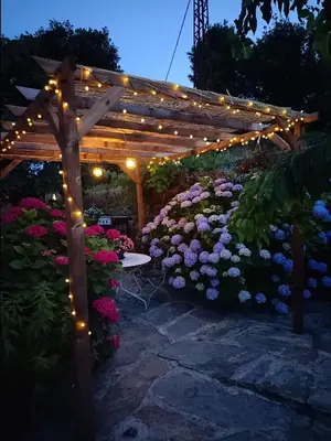 Jardin de l'établissement Maison traditionnelle avec vues sur St Michel