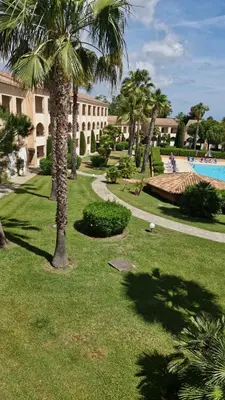 Piscine de l'établissement Appt 4-6 couchages climatisé avec 2 piscines et 200 m des plages et criques ou située à proximité