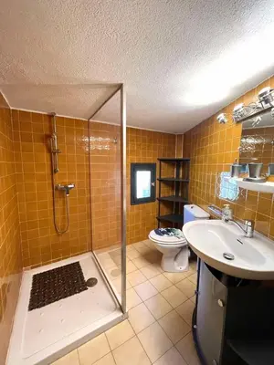 Salle de bains dans l'établissement Appartement calme proche du centre