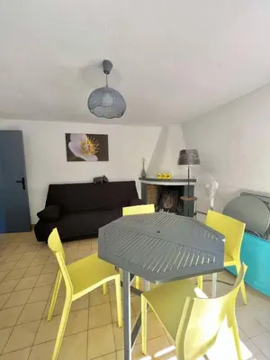 Coin salon dans l'établissement Appartement calme proche du centre