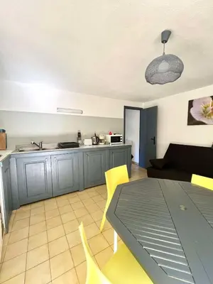 Cuisine ou kitchenette dans l'établissement Appartement calme proche du centre