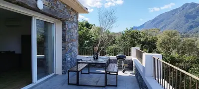 Vue générale sur la montagne ou vue sur la montagne depuis la villa