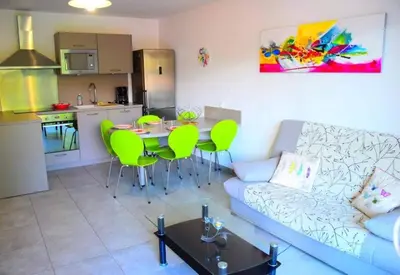 Cuisine ou kitchenette dans l'établissement Appartement l'Orangeraie