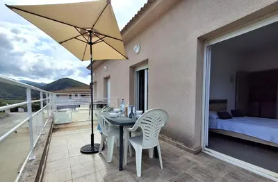 Vue générale sur la montagne ou vue sur la montagne depuis l'appartement