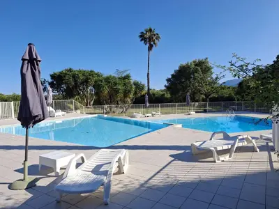 Piscine de l'établissement Studio ensoleillé à Saint-Florent avec piscine ou située à proximité